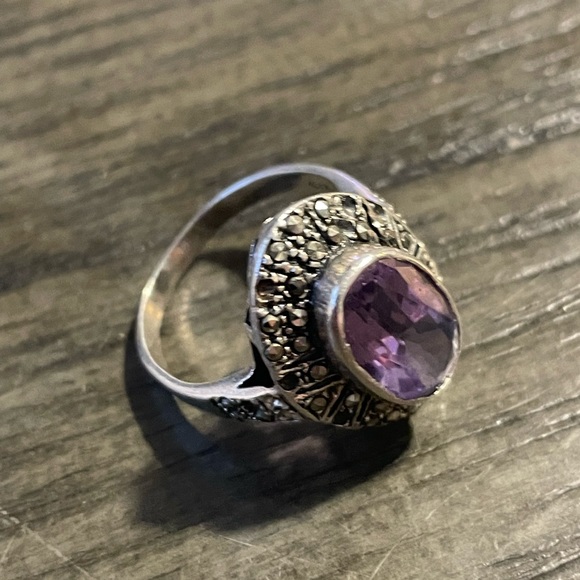 Sterling silver and Amethyst ring size 7.5 - Picture 2 of 6